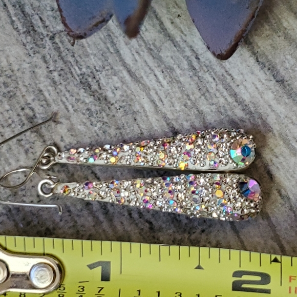 Sparkling teardrop silver earring - Picture 4 of 9
